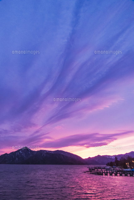 中禅寺湖の美しい夕景 の写真素材 イラスト素材 アマナイメージズ