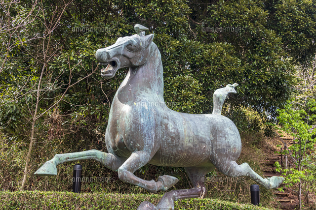 三ツ池公園の馬超龍雀像[10983006500]の写真・イラスト素材｜アマナ