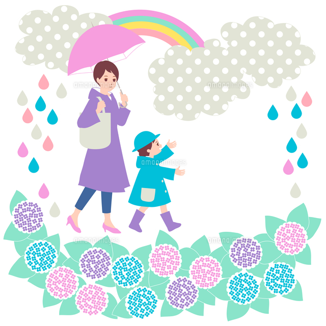 親子で雨のお散歩 の写真素材 イラスト素材 アマナイメージズ