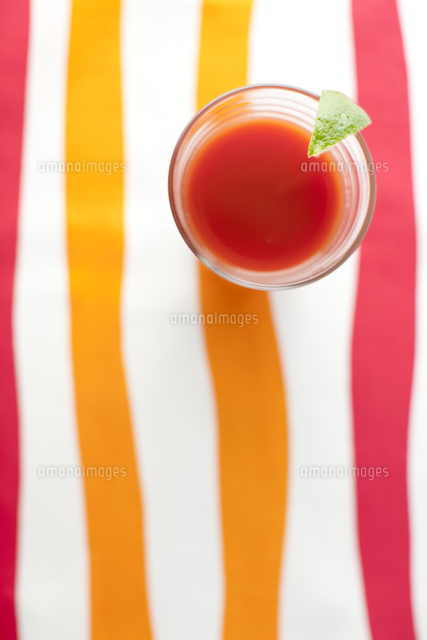 ランチョンマットと野菜ジュース の写真素材 イラスト素材 アマナイメージズ