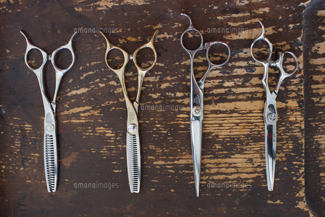 カットに使うはさみ の写真素材 イラスト素材 アマナイメージズ