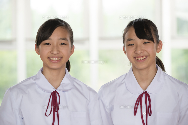14歳　女子 ポーズする１４歳女子双子[10990004873]の写真・イラスト素材｜アマナイメージズ