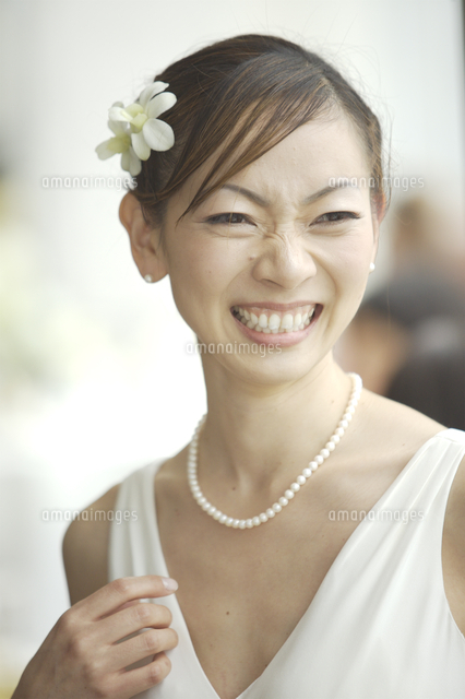 ウエディングトレスの女性 の写真素材 イラスト素材 アマナイメージズ