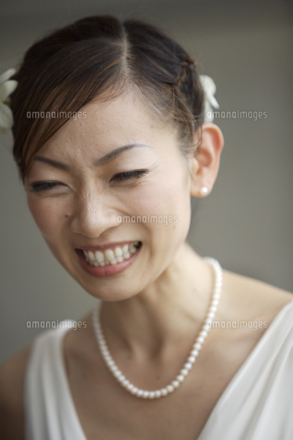 ウエディングトレスの女性 の写真素材 イラスト素材 アマナイメージズ