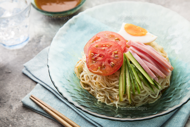 冷やし中華 の写真素材 イラスト素材 アマナイメージズ