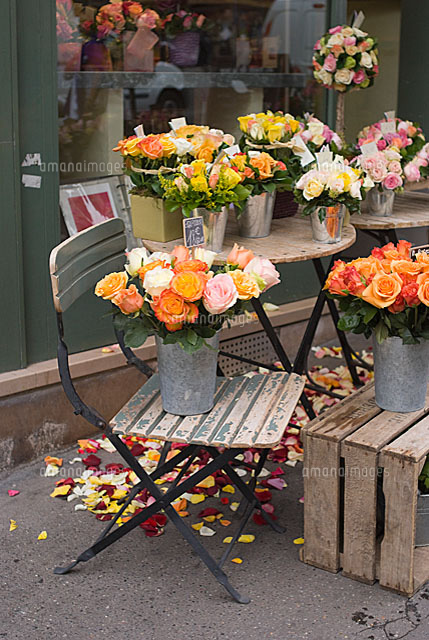 パリの花屋の店先 の写真素材 イラスト素材 アマナイメージズ