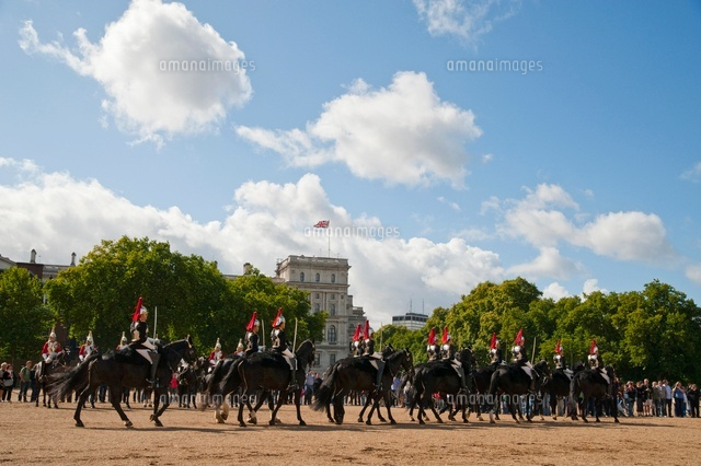 ホースガーズ 騎兵交代式 の写真素材 イラスト素材 アマナイメージズ