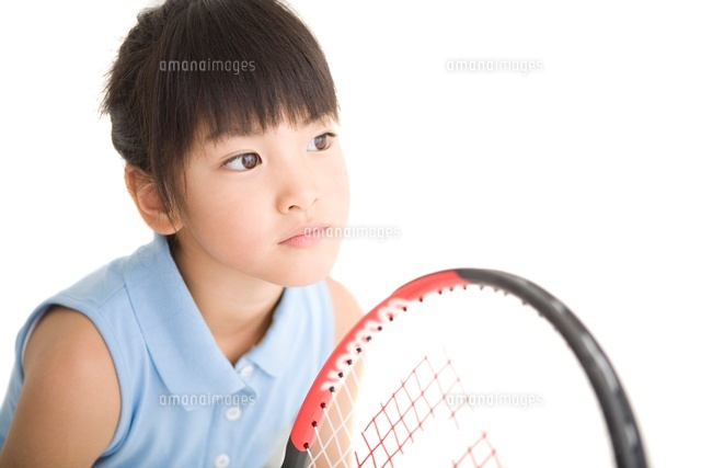 テニスの構えをする女の子 の写真素材 イラスト素材 アマナイメージズ テニスの構えをする女の子 の写真素材 イラスト素材 アマナイメージズ