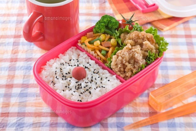 唐揚げ弁当 の写真素材 イラスト素材 アマナイメージズ