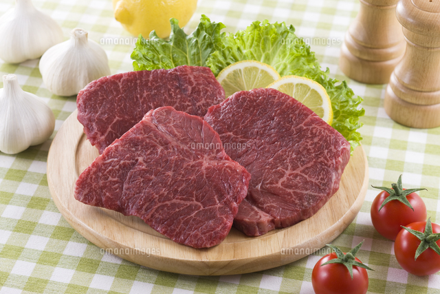 ステーキ用精肉 牛モモ肉 の写真素材 イラスト素材 アマナイメージズ ステーキ用精肉 牛モモ肉 の写真素材 イラスト素材 アマナイメージズ