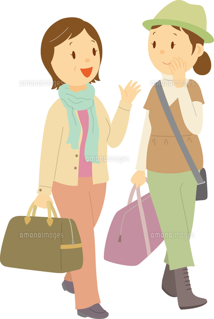友人と旅行に出かける中年女性 の写真素材 イラスト素材 アマナイメージズ
