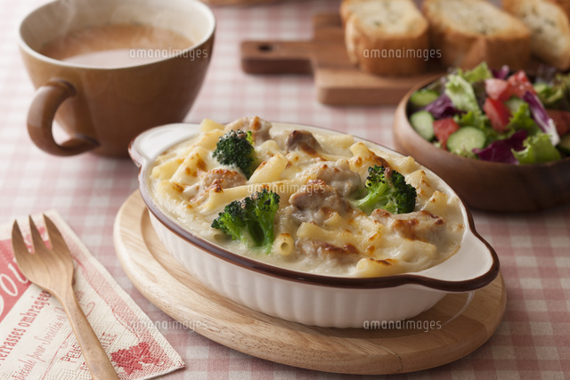 グラタン皿の写真素材 ストックフォト アマナイメージズ