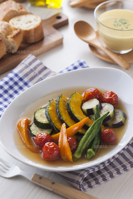 夏野菜の洋風揚げ浸し[11002069034]の写真素材・イラスト素材｜アマナイメージズ