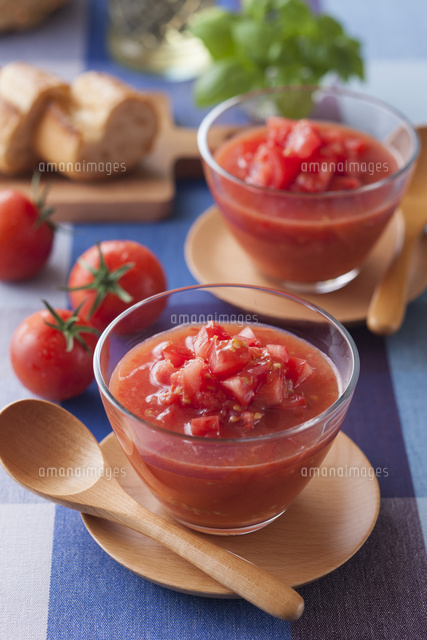 トマトの冷製スープ の写真素材 イラスト素材 アマナイメージズ