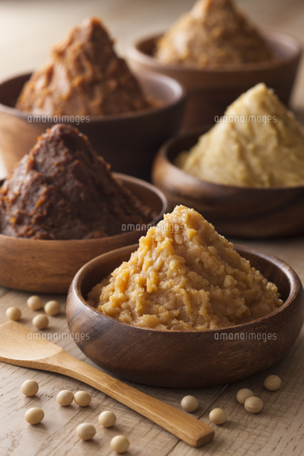 様々な味噌と大豆 の写真素材 イラスト素材 アマナイメージズ