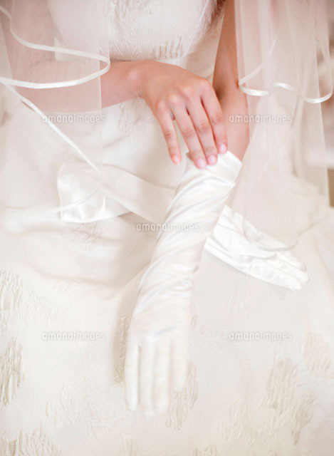花嫁衣裳 白手袋 の写真素材 イラスト素材 アマナイメージズ