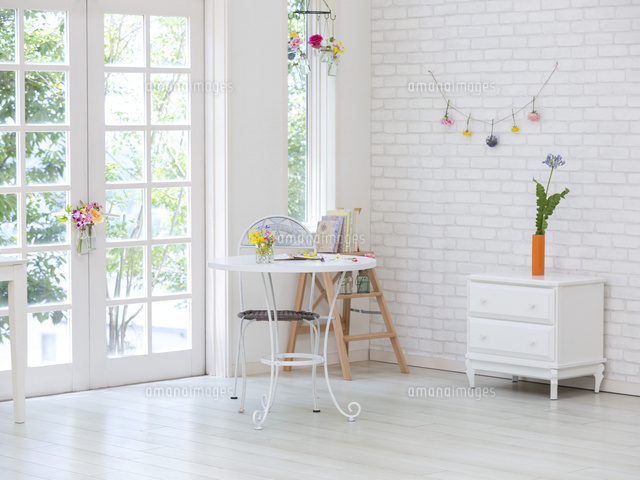 花のある部屋 の写真素材 イラスト素材 アマナイメージズ