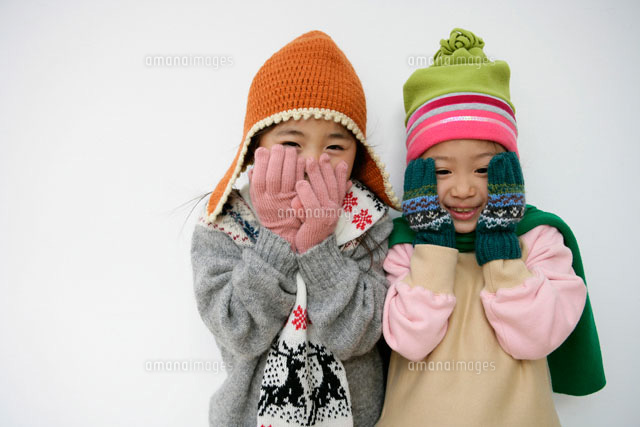 毛糸の帽子の女の子たち の写真素材 イラスト素材 アマナイメージズ 毛糸の帽子の女の子たち の写真素材 イラスト素材 アマナイメージズ