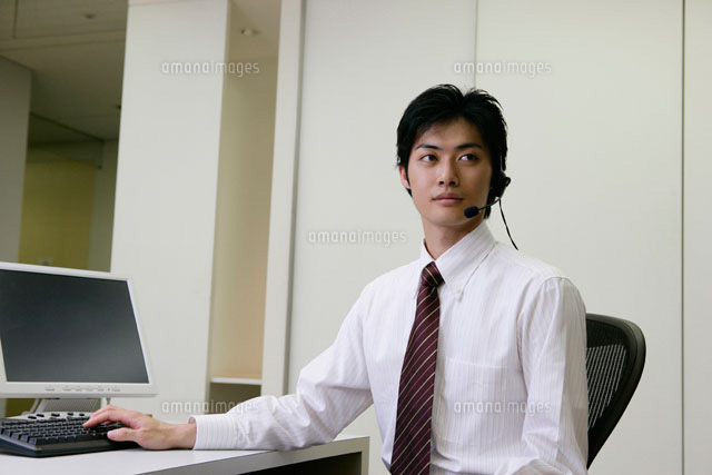 男性オペレーター の写真素材 イラスト素材 アマナイメージズ