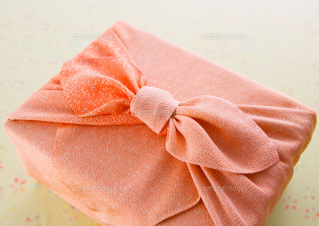 風呂敷包み の写真素材 イラスト素材 アマナイメージズ