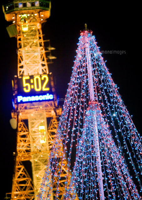 札幌テレビ塔とイルミネーション の写真素材 イラスト素材 アマナイメージズ