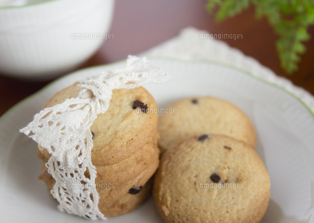 チョコチップクッキー の写真素材 イラスト素材 アマナイメージズ