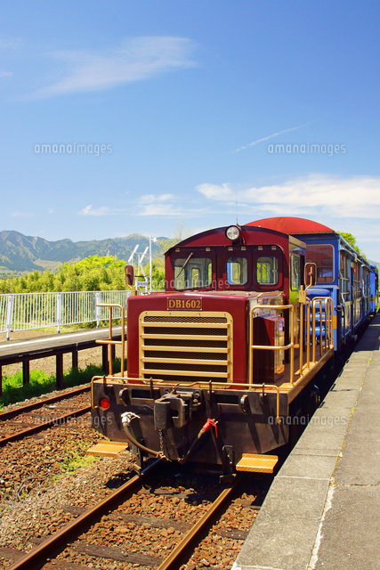 トロッコ列車 の写真素材 イラスト素材 アマナイメージズ トロッコ列車 の写真素材 イラスト素材 アマナイメージズ