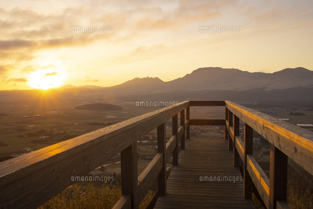 阿蘇の田子山展望所 の写真素材 イラスト素材 アマナイメージズ