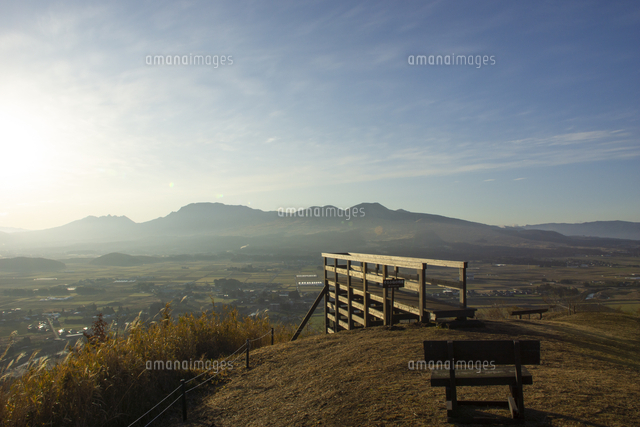 阿蘇の田子山展望所 の写真素材 イラスト素材 アマナイメージズ