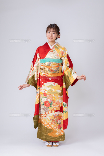 振袖の若い女性 の写真素材 イラスト素材 アマナイメージズ