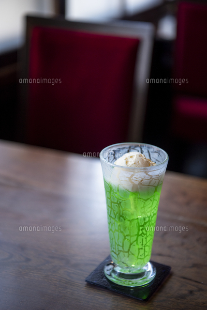 レトロ喫茶 メロンソーダフロート の写真素材 イラスト素材 アマナイメージズ レトロ喫茶 メロンソーダフロート の写真素材 イラスト素材 アマナイメージズ