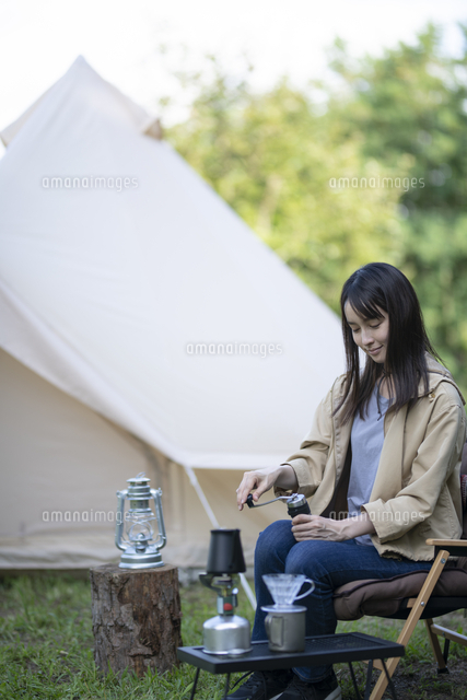 ソロキャンプ の写真素材 イラスト素材 アマナイメージズ