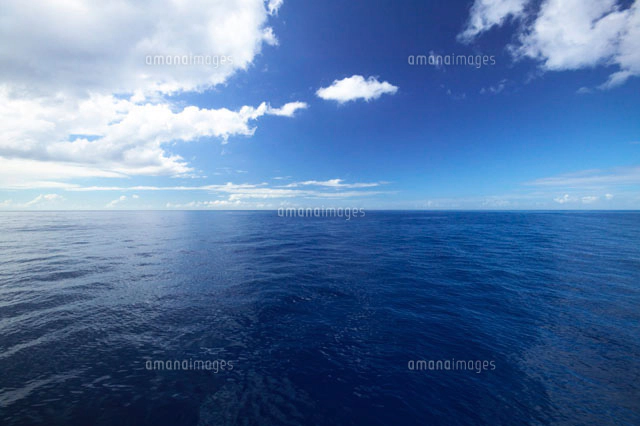 青空と水平線[11011001081]の写真・イラスト素材｜アマナイメージズ