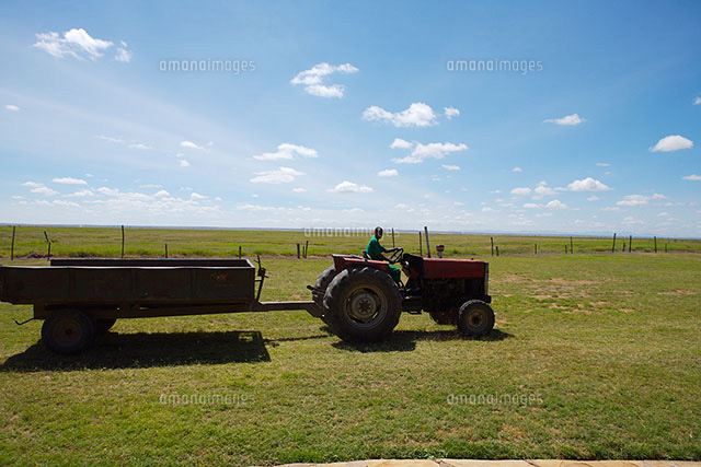 トラクター の写真素材 イラスト素材 アマナイメージズ