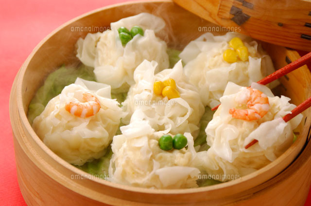 蒸し器に入ったシュウマイ の写真素材 イラスト素材 アマナイメージズ