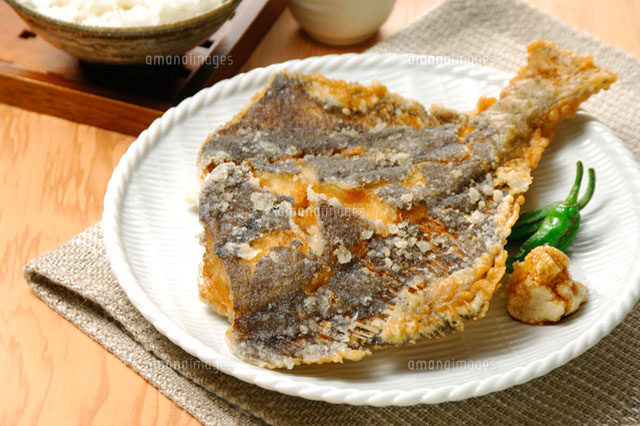 カレイの唐揚げ の写真素材 イラスト素材 アマナイメージズ