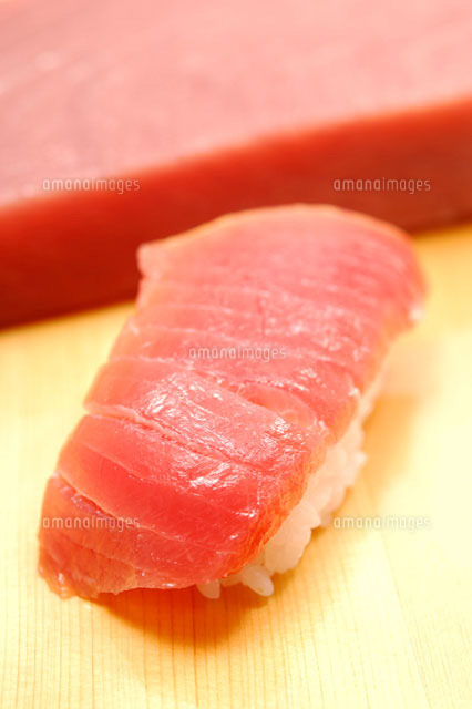 にぎり寿司 マグロ赤身 の写真素材 イラスト素材 アマナイメージズ