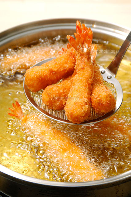 エビフライを揚げる の写真素材 イラスト素材 アマナイメージズ