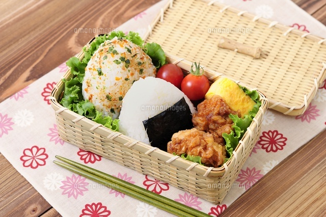 おにぎり弁当 の写真素材 イラスト素材 アマナイメージズ