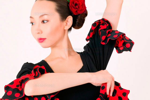 フラメンコを踊る女性 の写真素材 イラスト素材 アマナイメージズ
