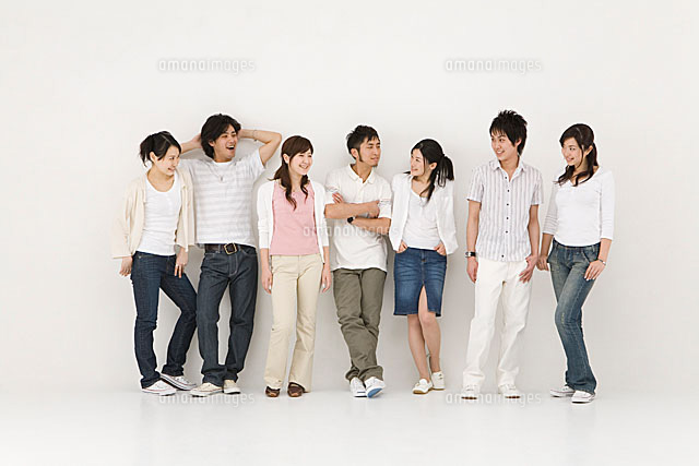 会話をする若者達 の写真素材 イラスト素材 アマナイメージズ 会話をする若者達 の写真素材 イラスト素材 アマナイメージズ