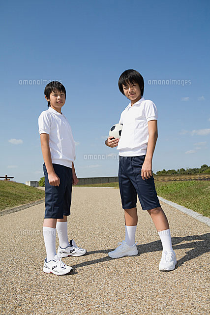体操服を着る中学生 の写真素材 イラスト素材 アマナイメージズ