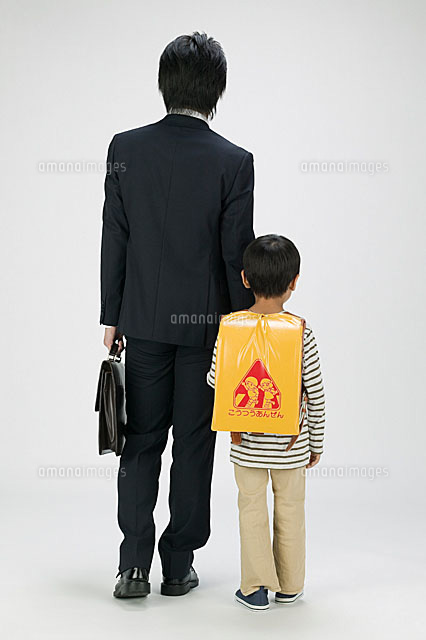 スーツを着た父親と男の子 の写真素材 イラスト素材 アマナイメージズ