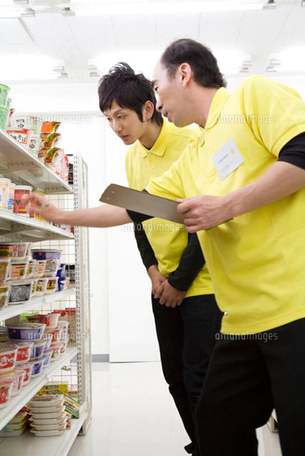 コンビニ店内 の写真素材 イラスト素材 アマナイメージズ