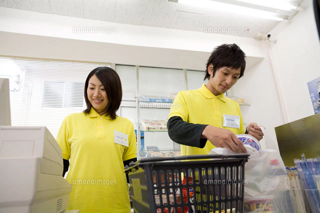 コンビニ店内 の写真素材 イラスト素材 アマナイメージズ