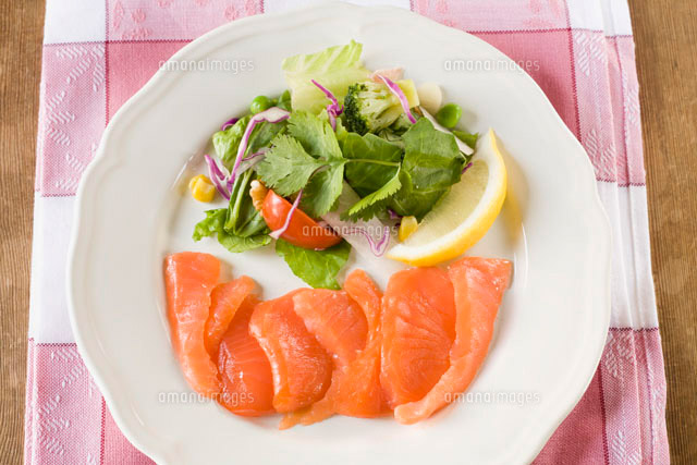 スモークサーモン の写真素材 イラスト素材 アマナイメージズ