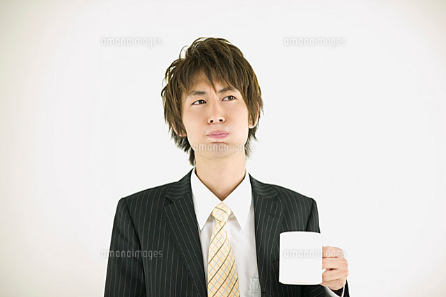 口臭予防のうがいをするビジネスマン の写真素材 イラスト素材 アマナイメージズ