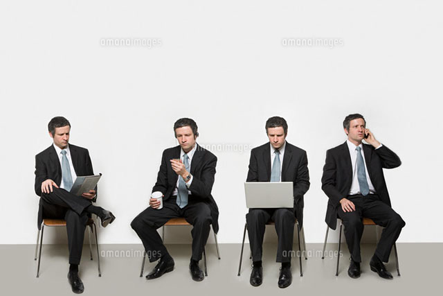 Businessmen with different objects[11015185700]の写真素材・イラスト素材｜アマナイメージズ