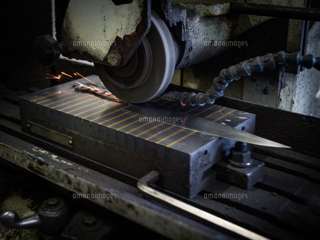 Knife On Factory Machinery In Workshop の写真素材 イラスト素材 アマナイメージズ