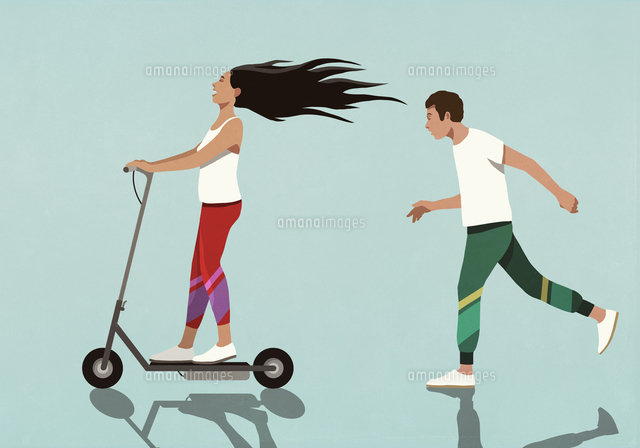 Boyfriend Running Behind Carefree Girlfriend On Electric Scooter の写真素材 イラスト素材 アマナイメージズ